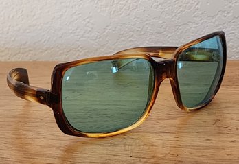 Vintage Mid Century Modern MADE IN ITALY Fashion Sunglasses