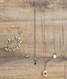 Assortment Of Necklaces And Bracelets Jewelry Bundle #A41