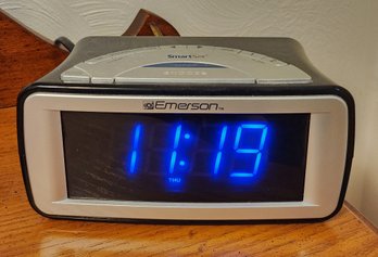EMERSON Digital Alarm Clock