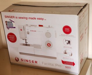 SINGER Sewing Machine Model #5523