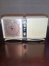 Antique Radio Clock