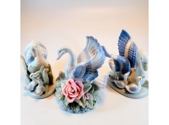 Trio Of Beautiful Swan Figurines, Porcelain, Mother & Children, Flowers