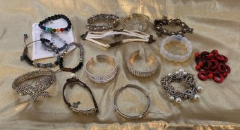 Lovely Lot Of 16 Fashion Bracelets