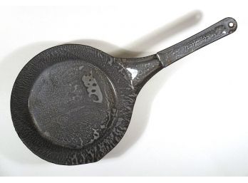 ANTIQUE NATIONAL GRANITEWARE SKILLET OR FRYING PAN, 19TH - EARLY 20TH CENTURY