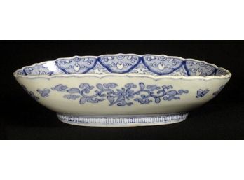 ANTIQUE CHINESE BLUE AND WHITE CANTON PORCELAIN SERVING BOWL, 19TH CENTURY