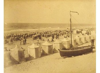 LARGE ANTIQUE ALBUMEN PHOTO OF THE BEACH AT SCHEVENINGEN, NETHERLANDS, 1890s