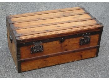 ANTIQUE WOODEN FLAT-TOP STEAMER TRUNK, 19TH - EARLY 20TH CENTURY