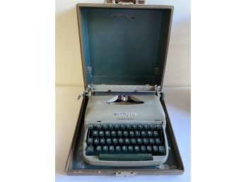 Vintage Remington Typewriter In Box