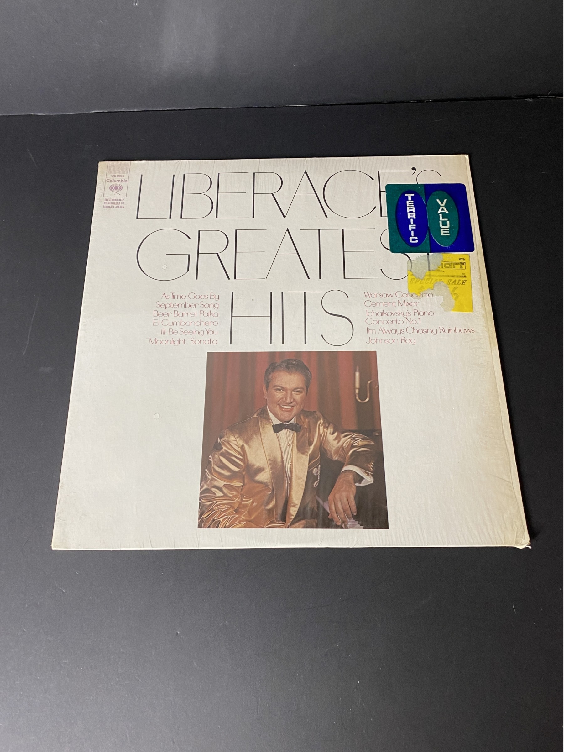 Liberace's Greatest Hits Album #3947 | Auctionninja.com