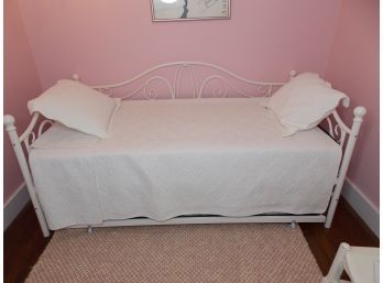 Twin Daybed With Roll-out Twin Bed