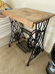 027 Singer Sewing Machine Table