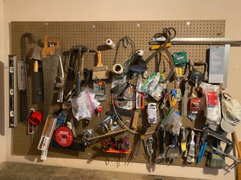 Lot 093 Pegboard Lot (does Not Include Pegboard)