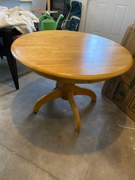 Lot 338 Oak Pedestal Table 24t 36w