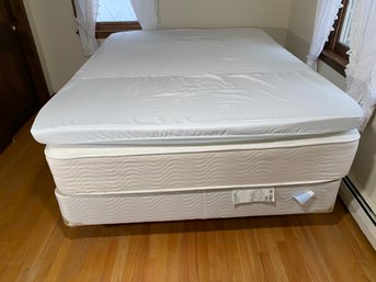 Simmons Queen Size Bed With Memory Foam Topper
