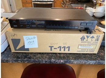 LUXMAN Digital Synthesized AM/FM Stereo Tuner