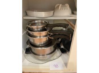 Kitchen Cabinet Cookware Lot (Lot 98)