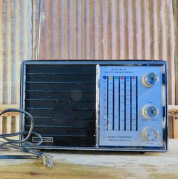 Vintage Carnegie Solid State Multi-Band Radio, Model No. 2970, T & W