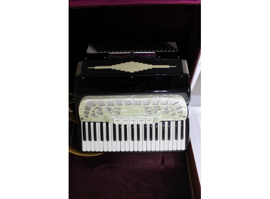Accordian With Case