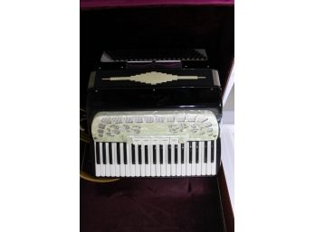 Accordian With Case