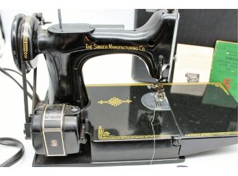 Singer Feather Weight Sewing Machine With Case #221