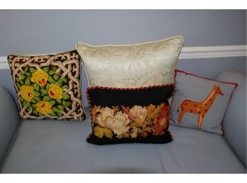 4 Decorative Pillows