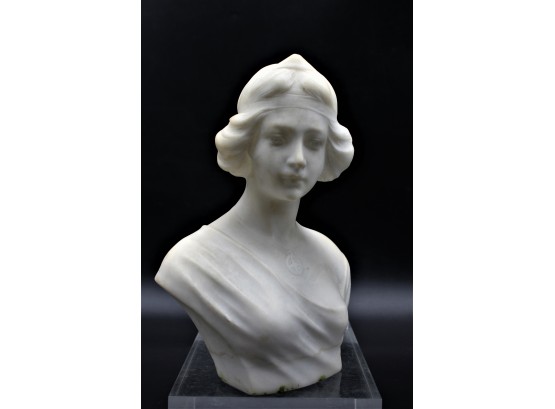 Lovely Marble Bust 8' H