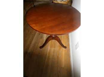 British Classics Ethan Allen Pineapple Table With 3 Legs 28'D X 26.5'H