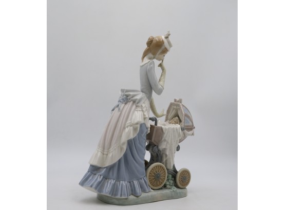 Retired Lladro 'baby's Outing'