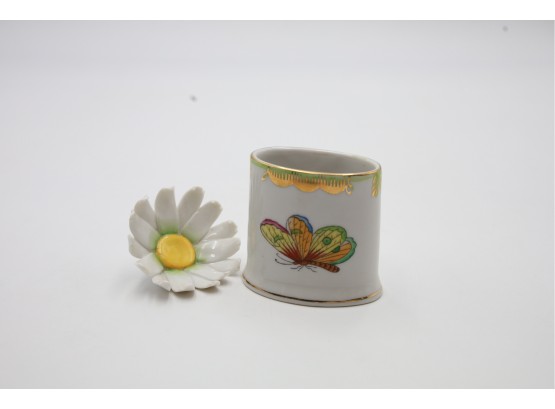 Vintage Herends Mini Vase And Daisy -SHIPPING AVILABLE