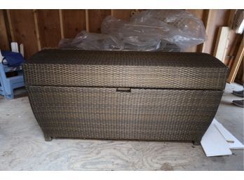 FRONTGATE - All-weather Wicker Storage Chest