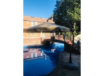 10 Foot FRONTGATE Umbrella With Base