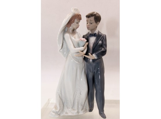 LLADRO 'FROM THIS DAY FORWARD' FIGURE 5885