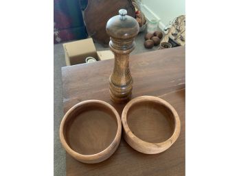 Wooden Peppermill And 2 Wooden Bowls