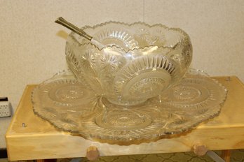 Vintage LE Smith Glass Pinwheel Star Slewed Horseshoe Punch Bowl W/plate And 10 Matching Cups