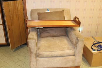 Nuetral Paisley Arm Chair/bath Tray