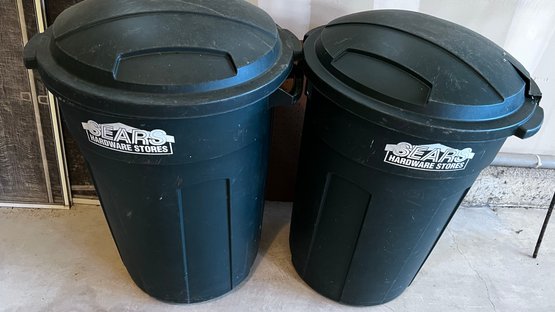 Rubbermaid Roughneck 32 Gallon Trash Can