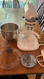 Kitchen Aid Mixer With Tons Of Accesssories!
