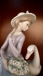 LLADRO 1979 'Goose Trying To Eat' With Sitting Girl #5034 Retired Porcelain