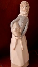 Lladro Figurine 4584 Girl With Lamb