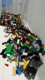 Huge Lego Collection-Hundreds Of Pieces! Entire Banquet Table-full!