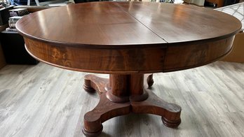 High End Solid Round Wood Table With Pad