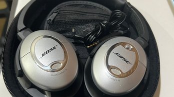 Bose Quiet Comfort Headphones With Case