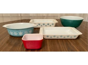 Assorted Pyrex Lot Including Blue And White Snowflake, Green Mixing Bowl, And Red Refrigerator Bowl