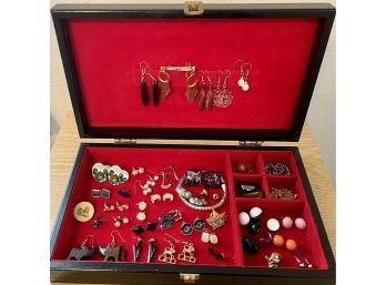 Mid-century Modern Asian Motif Black Lacquer Jewelry Box With Red Felt Interior And Contents Mostly Earrings