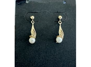 14K Yellow Gold & Faux Pearl Dangle Post Earrings 1/2' Long And Weigh 1 Gram