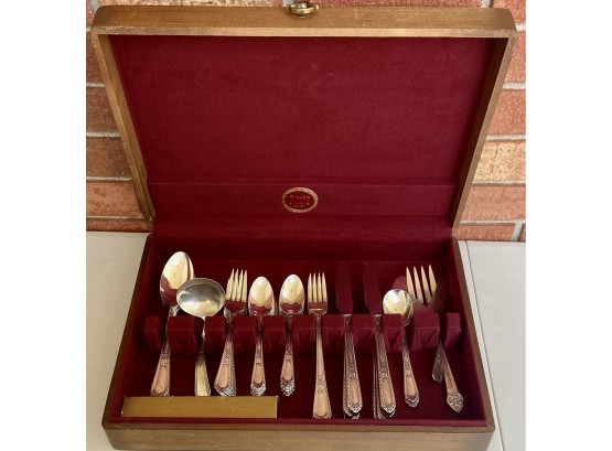 Naken Wooden Silverware Chest With Assorted Silver Plate And Viande Insico Stainless Flatware