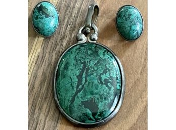 Vintage 925 Sterling Silver Malachite Pendant And Matching Clip On Earrings Weight 26.6 Grams
