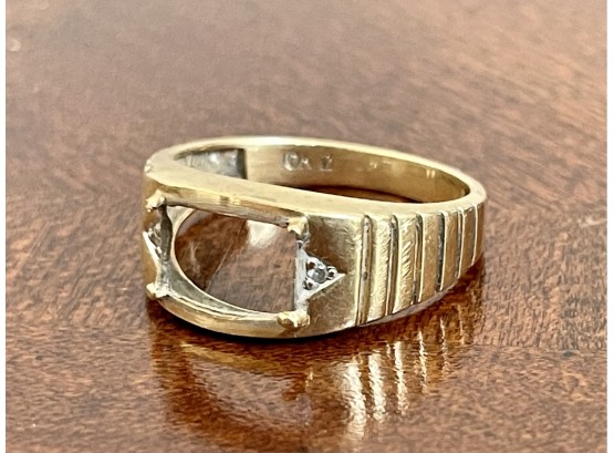Vintage 10K Gold Men's Ring With 2 Small Side Diamonds  No Center Stone Size 8.5 Weighs 4.1 Grams