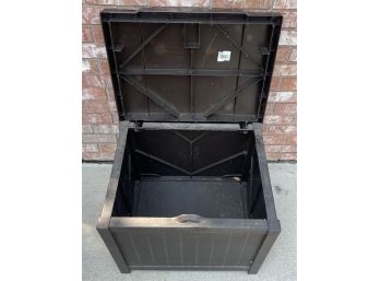 Small Suncast Plastic Outdoor Storage Box
