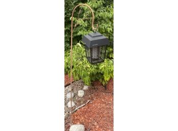 5 Foot Single Metal Plant Holder With Flowtron Electronic Insect Zapper (not Tested)